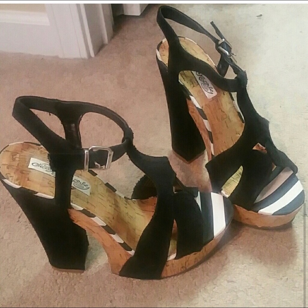 Naughty Monkey, Chunky heel, black and white